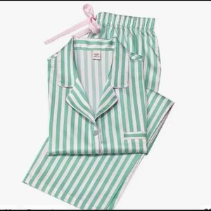 SOLD 🛑 🛑 Victoria's Secret Silky Pajama Set